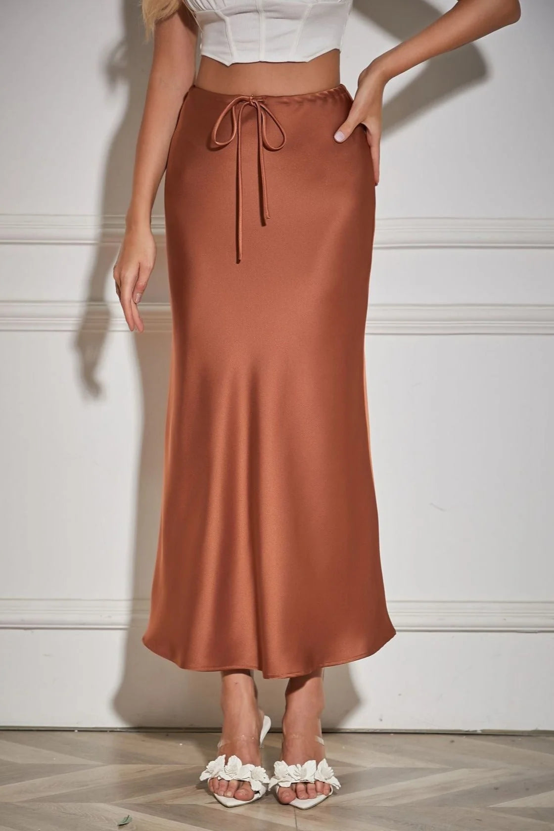 Gonna lunga con cintura in terracotta