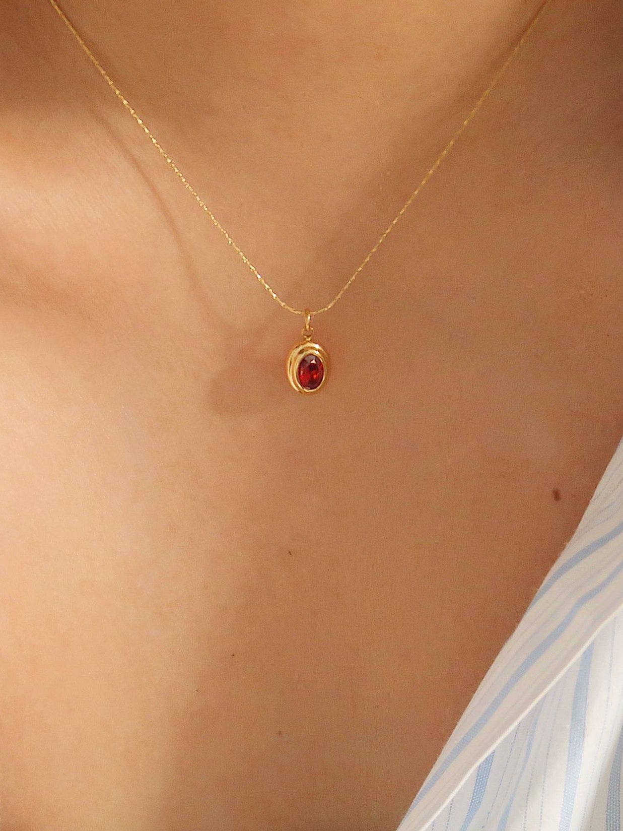 Collana con pendente ovale in zirconi placcato oro 18 carati
