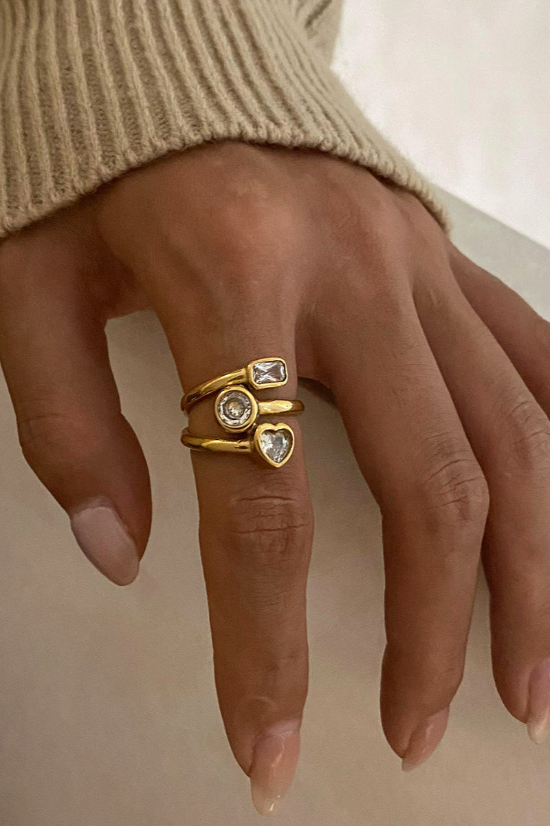 Set di anelli da donna in oro con accenti di cristallo geometrici