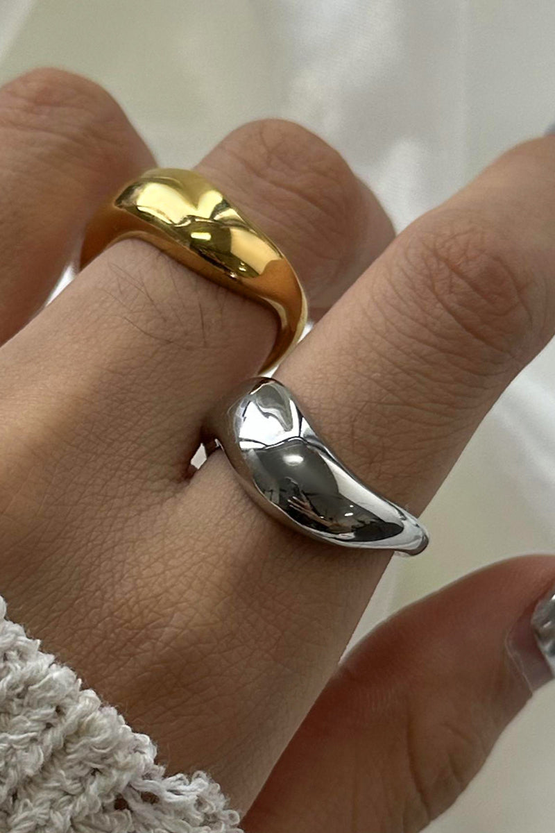 Elegante e classico anello a fascia in oro/argento