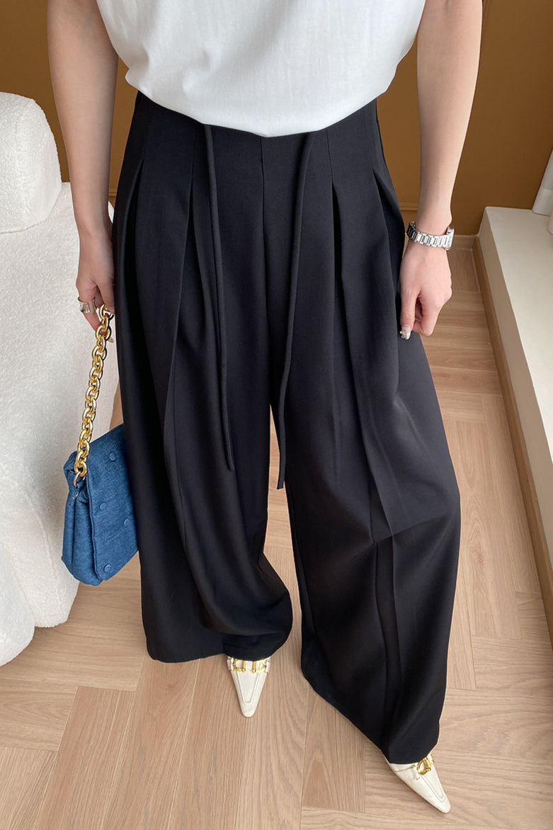 Lussuosi pantaloni a vita alta e gamba larga