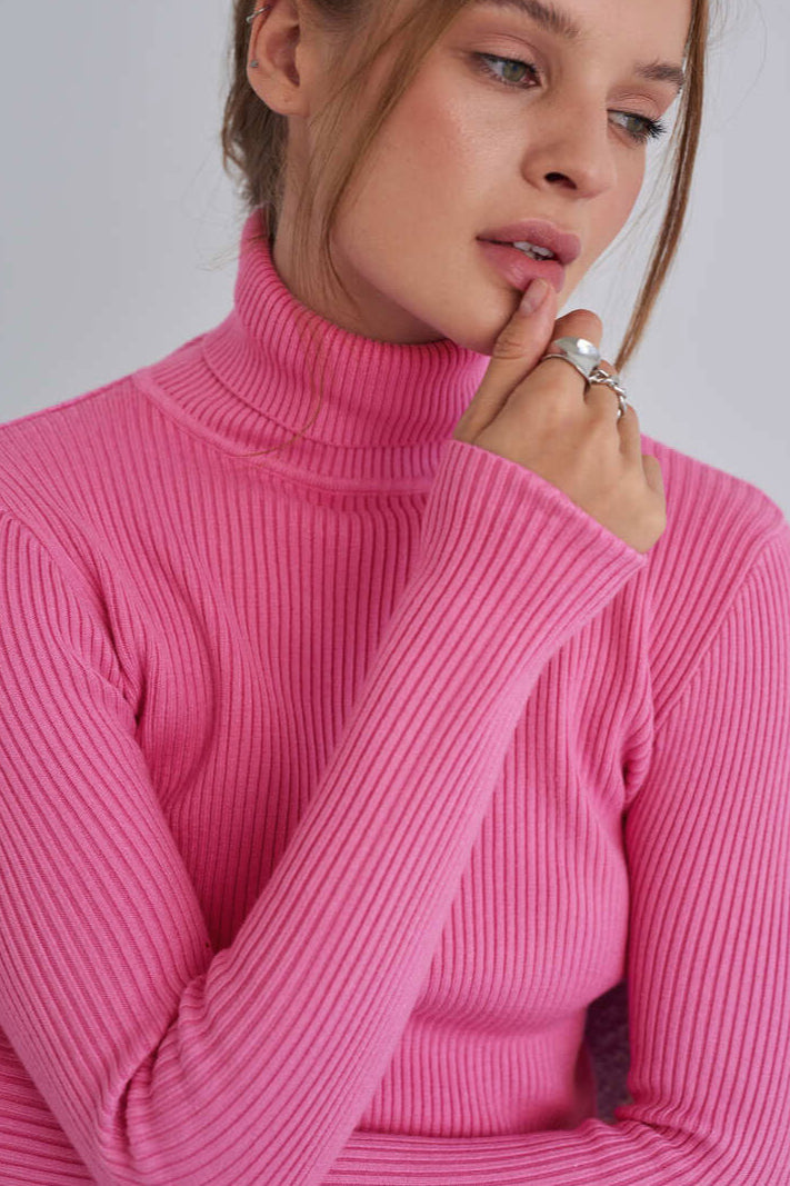 Maglione a collo alto a coste Eterna Contour