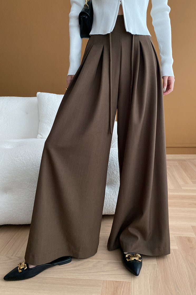 Lussuosi pantaloni a vita alta e gamba larga