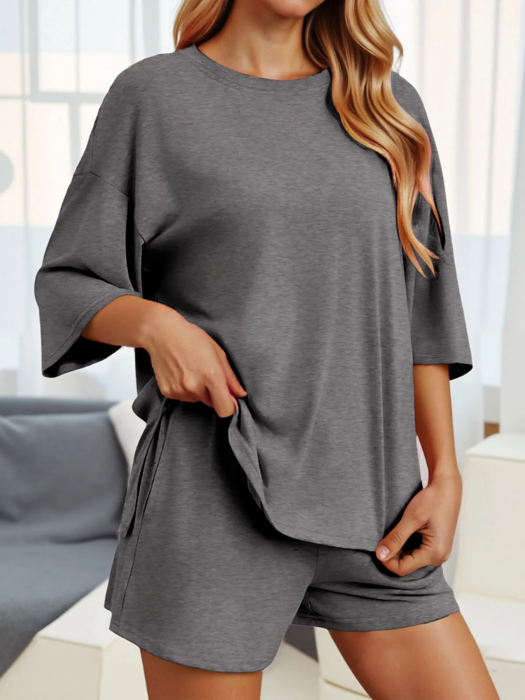 Completo da salotto morbido ed elasticizzato da donna: comodo ed elegante completo da 2 pezzi 