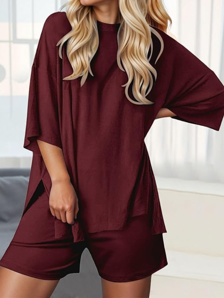 Completo da salotto morbido ed elasticizzato da donna: comodo ed elegante completo da 2 pezzi 