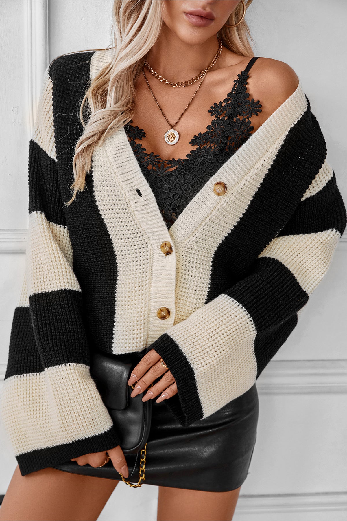 Cardigan elegante a righe con scollo a V e bottoni, a maniche lunghe 